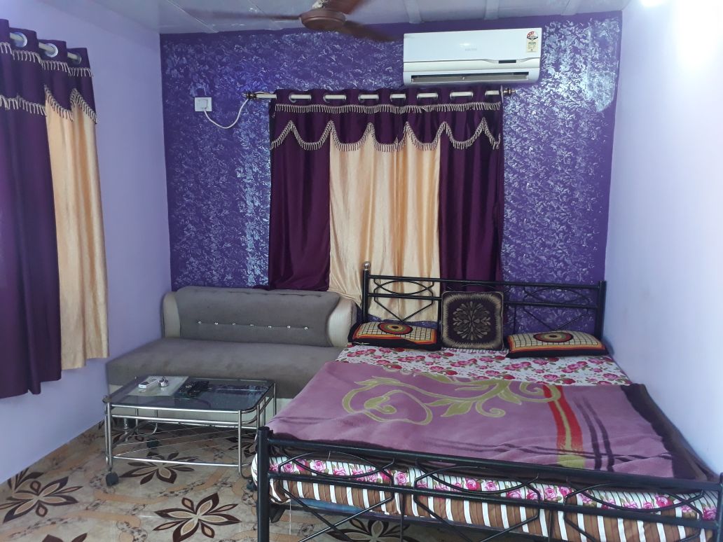 Family Room- Gallary